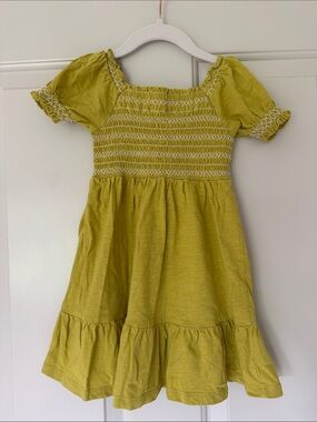 Mini Boden Girls Smocked Short-Sleeve Dress in Chartreuse Green